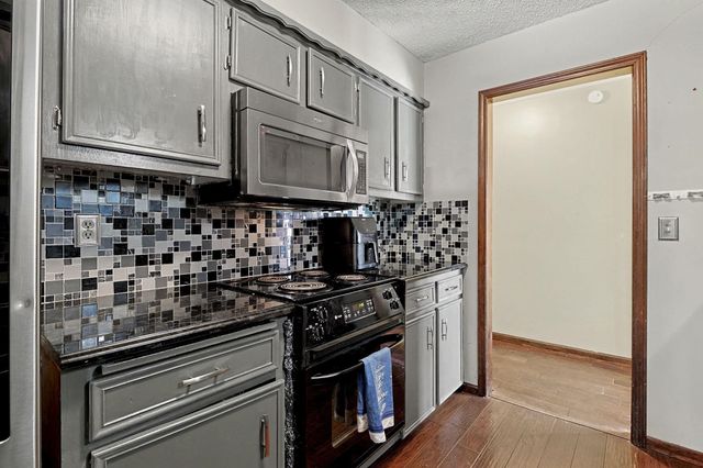 1401 E Carolyn St, Derby, KS 67037