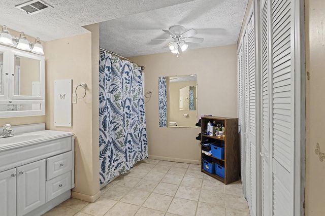 1401 E Carolyn St, Derby, KS 67037