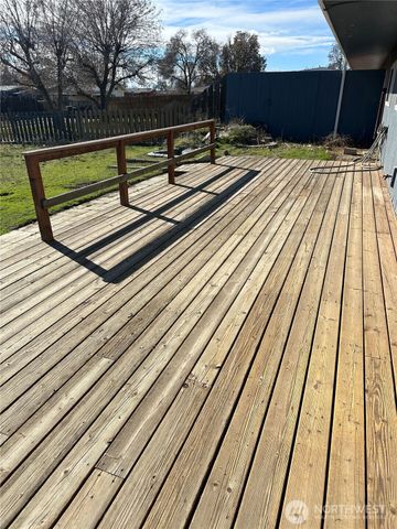9020 McConnell Drive #A & #B, Moses Lake, WA 98837