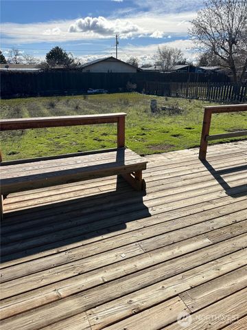 9020 McConnell Drive #A & #B, Moses Lake, WA 98837