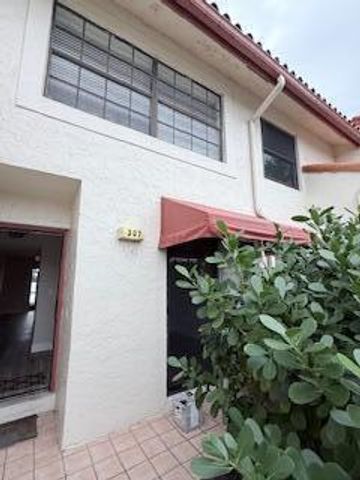 307 Liberty Court, Deerfield Beach, FL 33442