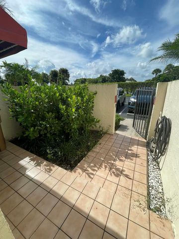 307 Liberty Court, Deerfield Beach, FL 33442