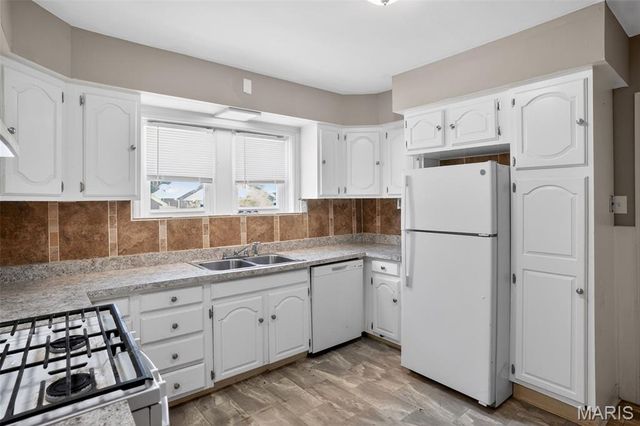 3500 West Place, St Louis, MO 63121