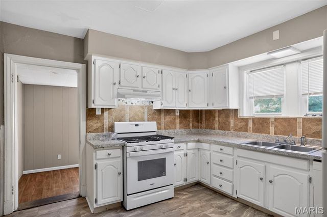 3500 West Place, St Louis, MO 63121
