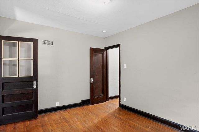 3500 West Place, St Louis, MO 63121