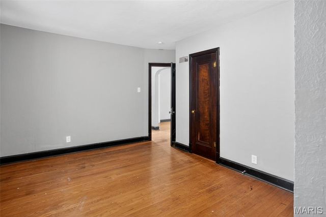 3500 West Place, St Louis, MO 63121