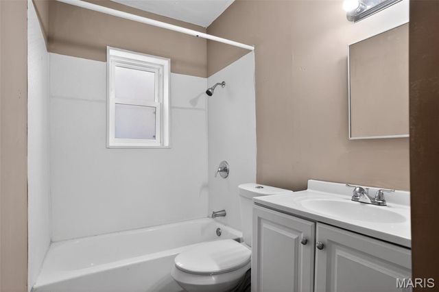 3500 West Place, St Louis, MO 63121