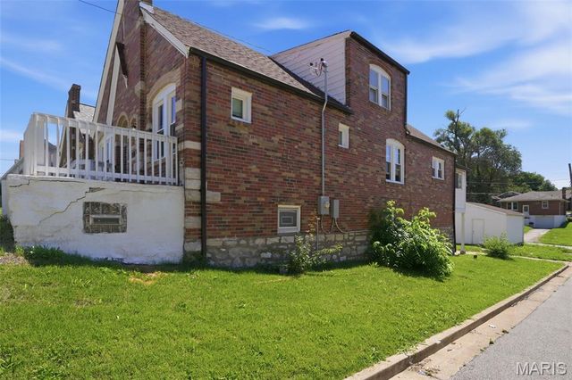3500 West Place, St Louis, MO 63121