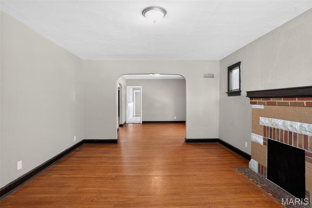 3500 West Place, St Louis, MO 63121
