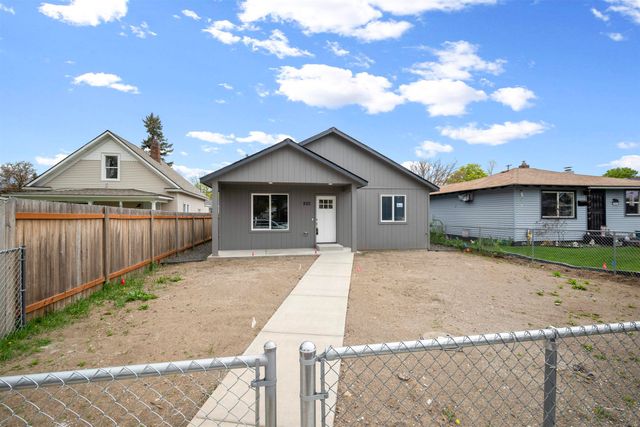 820 E Crown Ave, Spokane, WA 99207