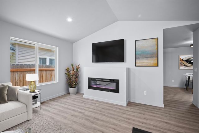 820 E Crown Ave, Spokane, WA 99207