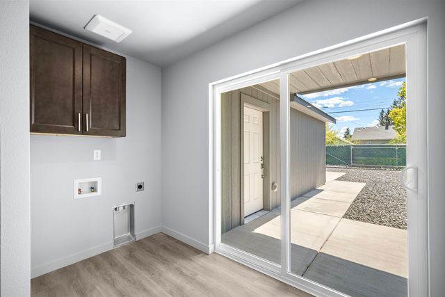 820 E Crown Ave, Spokane, WA 99207