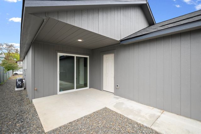 820 E Crown Ave, Spokane, WA 99207