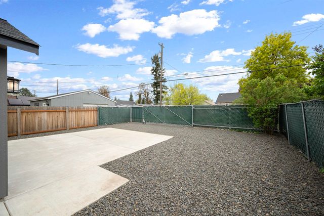 820 E Crown Ave, Spokane, WA 99207