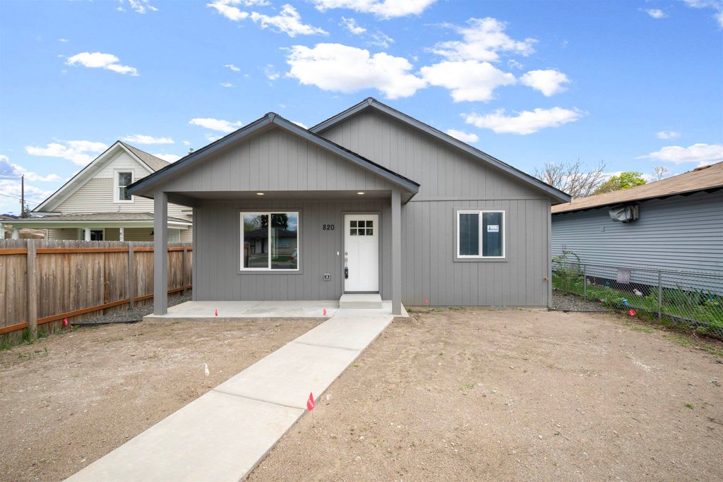 820 E Crown Ave, Spokane, WA 99207