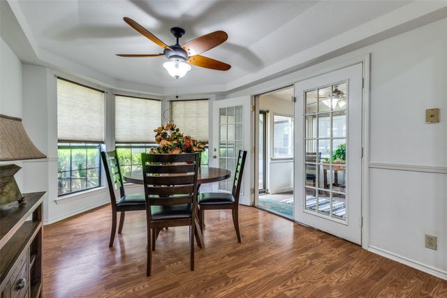 209 N Walnut Creek Drive, Azle, TX 76020