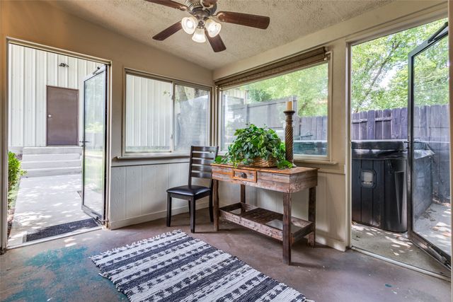 209 N Walnut Creek Drive, Azle, TX 76020