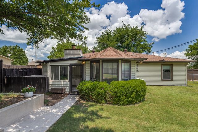 209 N Walnut Creek Drive, Azle, TX 76020