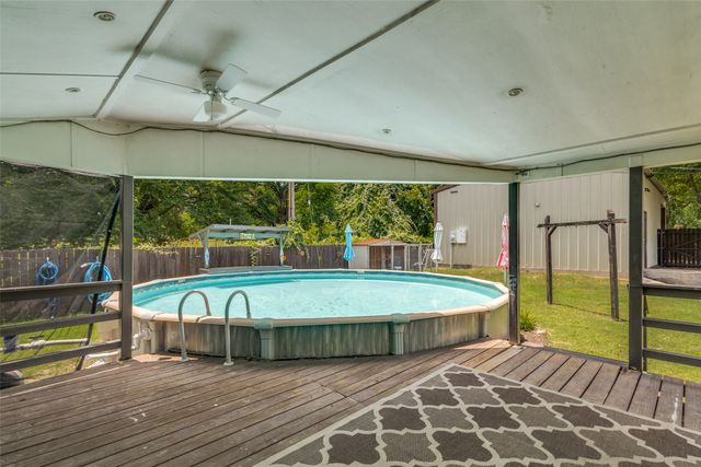 209 N Walnut Creek Drive, Azle, TX 76020