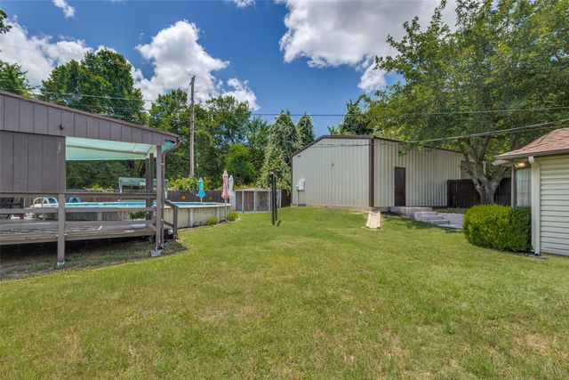 209 N Walnut Creek Drive, Azle, TX 76020