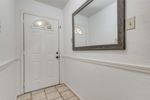 209 N Walnut Creek Drive, Azle, TX 76020