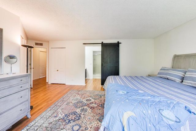306 CARRIAGE Way 2C, Bloomingdale, IL 60108
