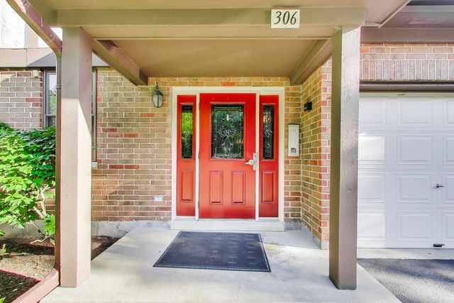 306 CARRIAGE Way 2C, Bloomingdale, IL 60108