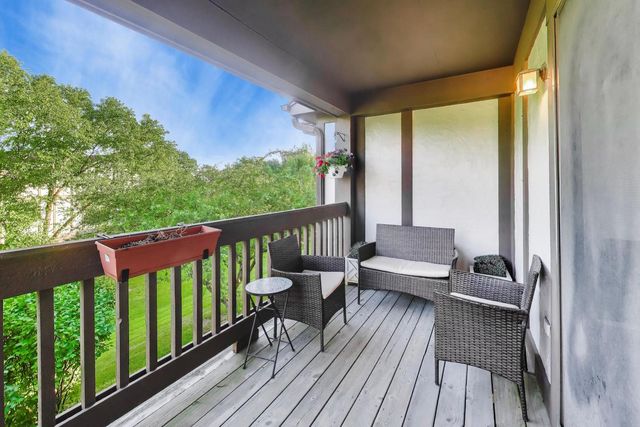 306 CARRIAGE Way 2C, Bloomingdale, IL 60108