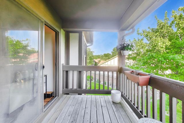 306 CARRIAGE Way 2C, Bloomingdale, IL 60108
