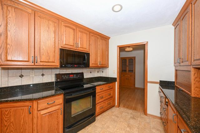 11920 W Arthur STREET, Milwaukee, WI 53227