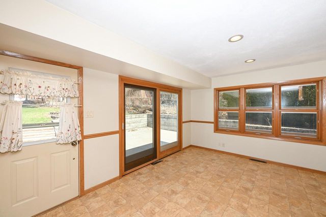 11920 W Arthur STREET, Milwaukee, WI 53227