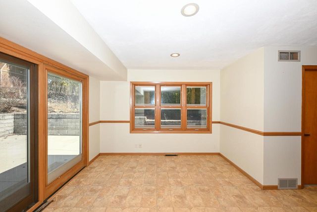 11920 W Arthur STREET, Milwaukee, WI 53227