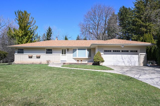 11920 W Arthur STREET, Milwaukee, WI 53227