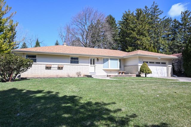 11920 W Arthur STREET, Milwaukee, WI 53227