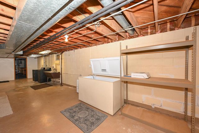 11920 W Arthur STREET, Milwaukee, WI 53227