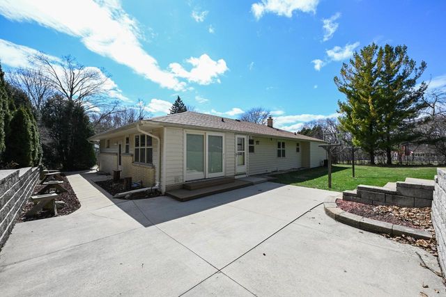 11920 W Arthur STREET, Milwaukee, WI 53227