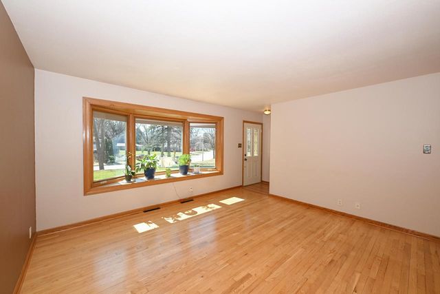 11920 W Arthur STREET, Milwaukee, WI 53227