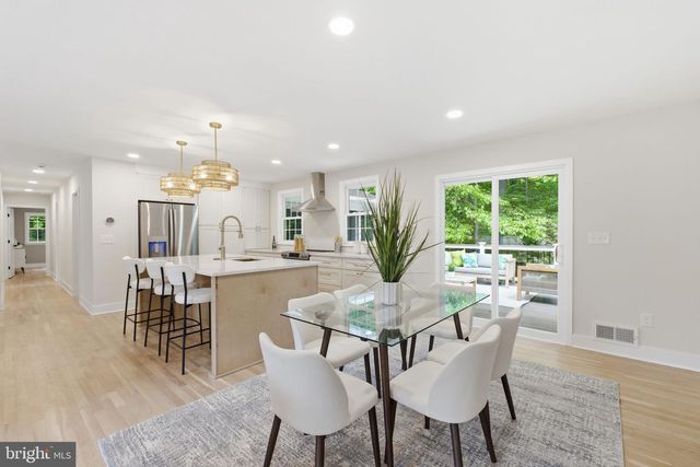 9312 HAMILTON DR, Fairfax, VA 22031