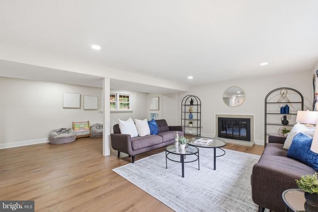 9312 HAMILTON DR, Fairfax, VA 22031
