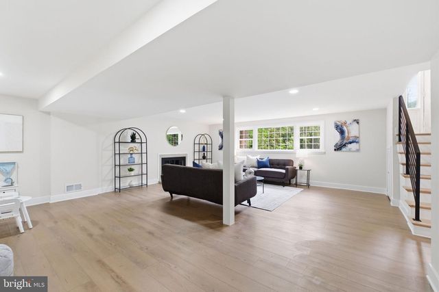 9312 HAMILTON DR, Fairfax, VA 22031