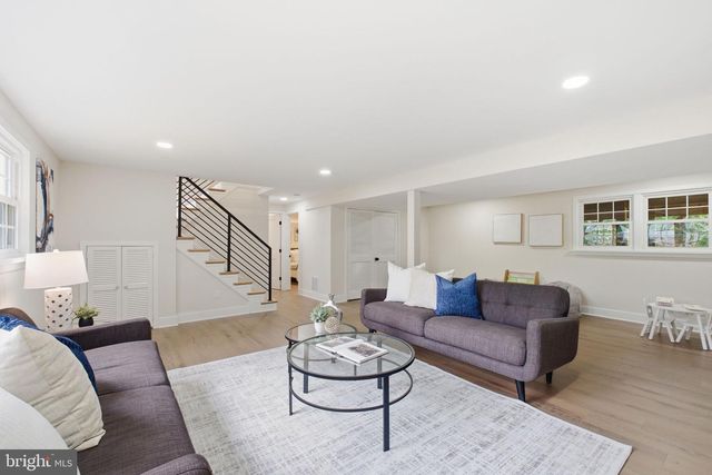 9312 HAMILTON DR, Fairfax, VA 22031