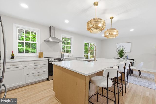 9312 HAMILTON DR, Fairfax, VA 22031