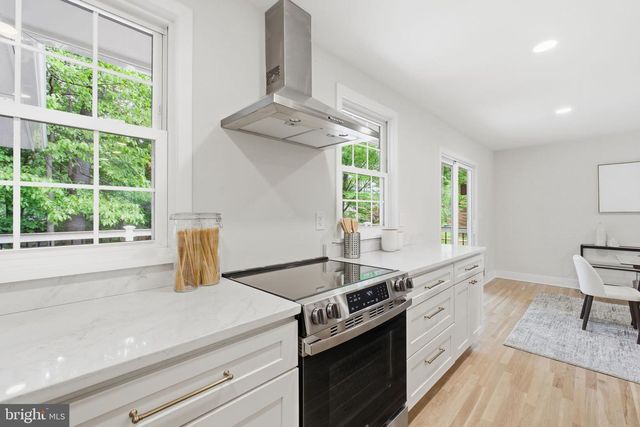 9312 HAMILTON DR, Fairfax, VA 22031