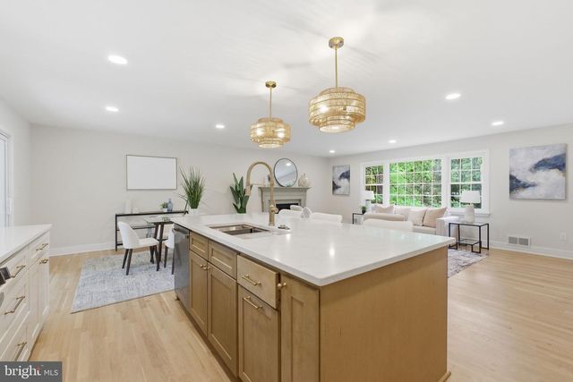 9312 HAMILTON DR, Fairfax, VA 22031