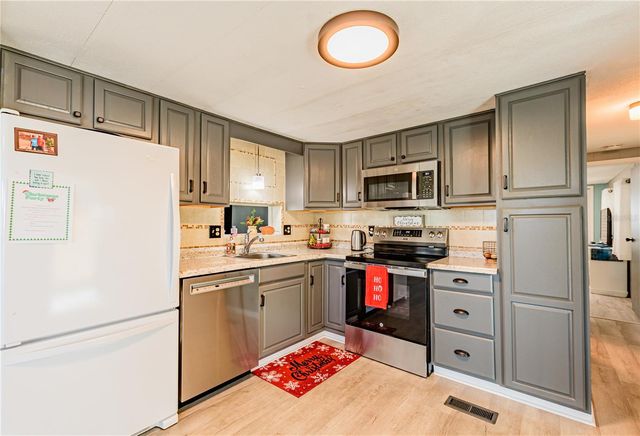 37218 SANDRA AVENUE, Zephyrhills, FL 33542