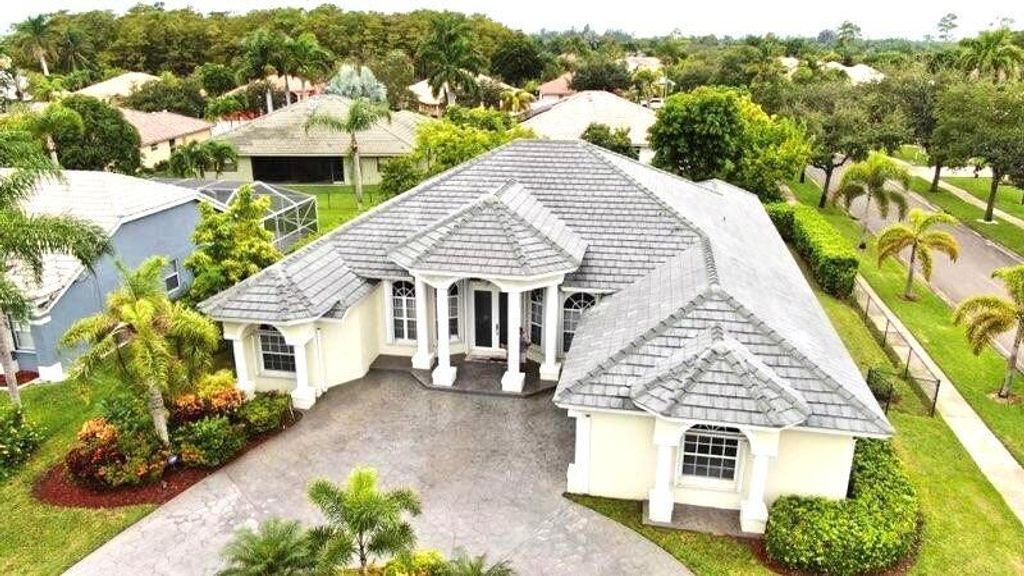 113 Sugarwood Crescent, Royal Palm Beach, FL 33411