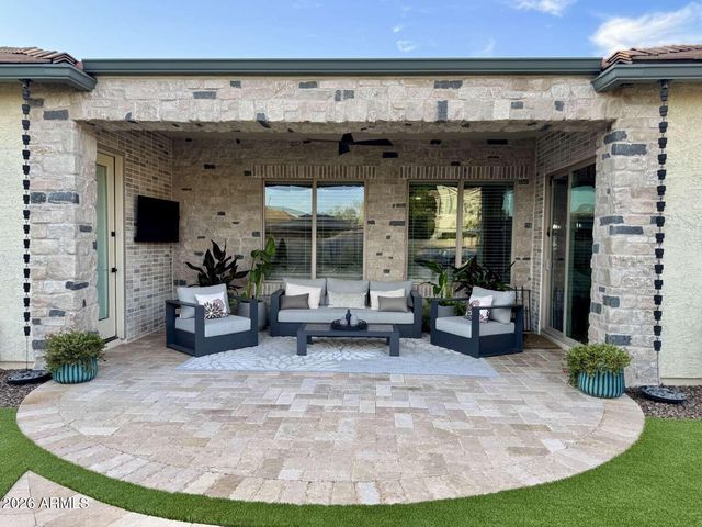 2031 W CHIMNEY ROCK Road, Phoenix, AZ 85085