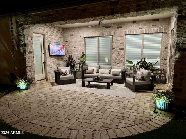 2031 W CHIMNEY ROCK Road, Phoenix, AZ 85085