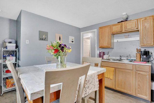 540-542 Union St, Springfield, MA 01109