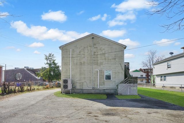 540-542 Union St, Springfield, MA 01109